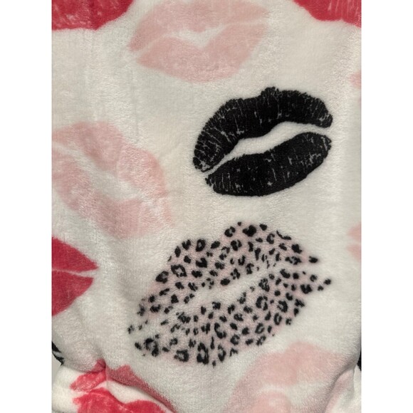 Juicy Couture lip print throw Blanket - Picture 4 of 4
